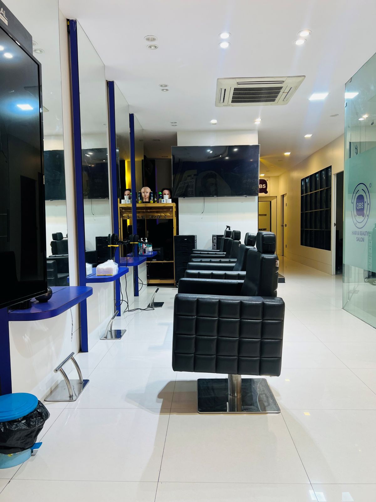 Male Service area at QBS Salon VIjayawada MG Road
